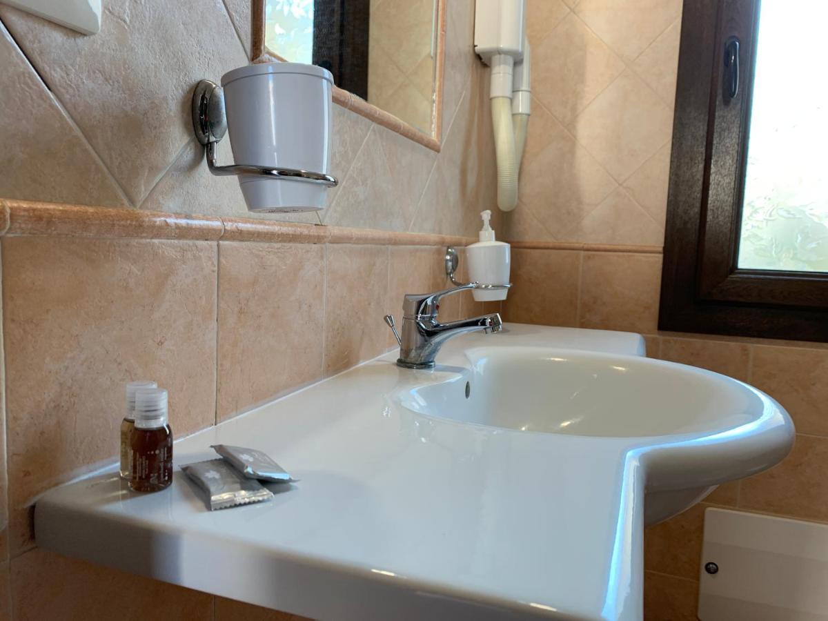 Cort'E Nastasj Otel Tertenìa Dış mekan fotoğraf